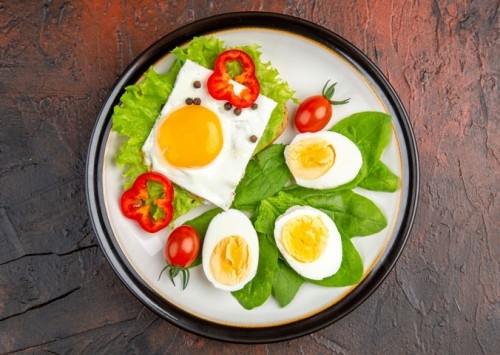 Ovos inteiros na dieta vegetariana: benefícios para a saúde e o metabolismo